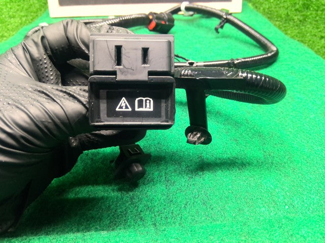 【中古】エクストレイル 6AA-SNT33 リアクオーターコンセント 24017-6RA0A