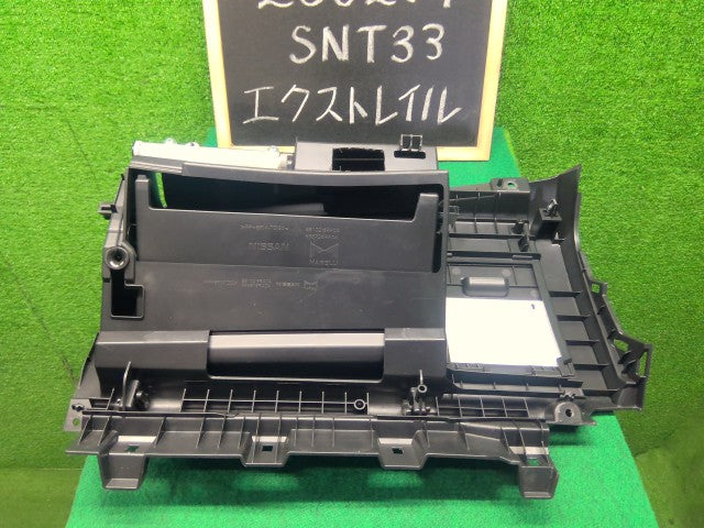 【中古】エクストレイル 6AA-SNT33 グローブＢＯＸ 68102-6RA1A