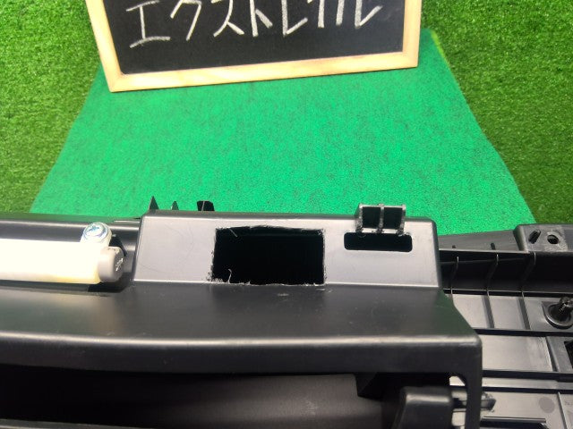 【中古】エクストレイル 6AA-SNT33 グローブＢＯＸ 68102-6RA1A