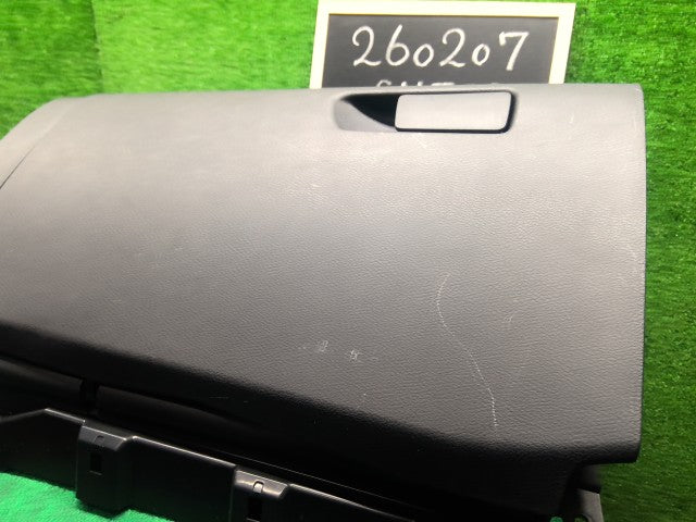 【中古】エクストレイル 6AA-SNT33 グローブＢＯＸ 68102-6RA1A