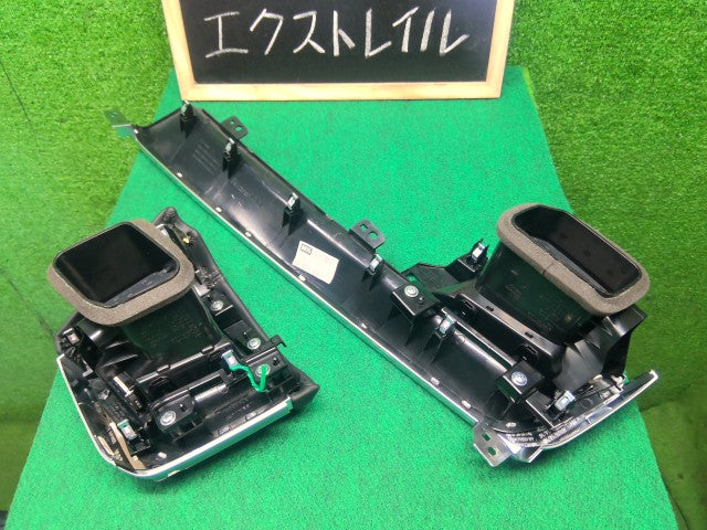 【中古】エクストレイル 6AA-SNT33 エアコン吹き出し口 68411-6RA1A
