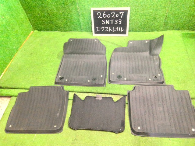 【中古】エクストレイル 6AA-SNT33 フロアマット QAB