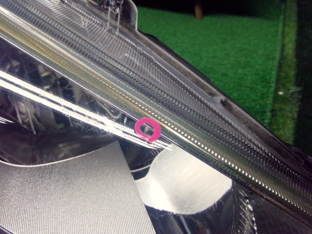 アクア 右ヘッドランプＡＳＳＹ DAA-NHP10 81110-52K40