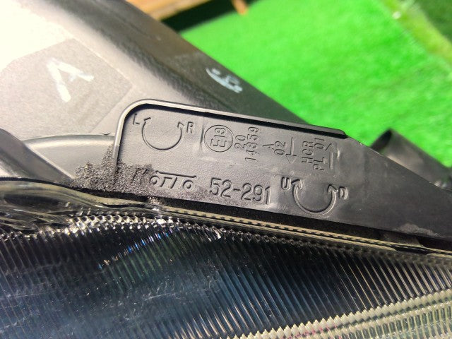 アクア 右ヘッドランプＡＳＳＹ DAA-NHP10 81110-52K40