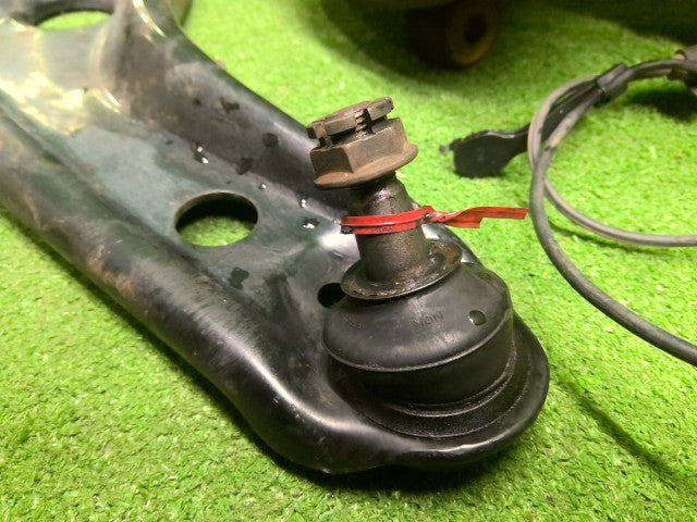 アクア 左ＦストラットＡＳＳＹ DAA-NHP10 43212-52050