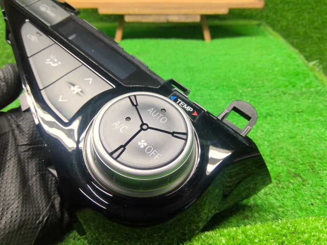 アクア Ａ／Ｃスイッチパネル DAA-NHP10 55900-52A60