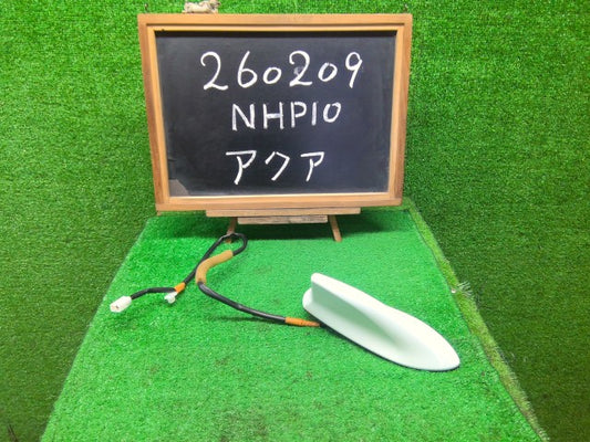 アクア アンテナ DAA-NHP10 86300-52690-A1