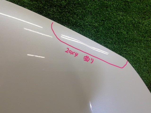 【中古】ヴィッツ DBA-NSP135 ボンネットフード 53301-52310
