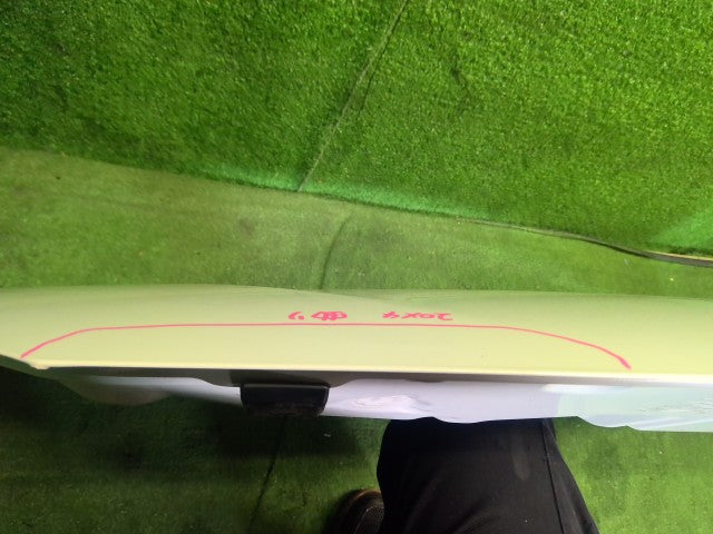 【中古】ヴィッツ DBA-NSP135 ボンネットフード 53301-52310