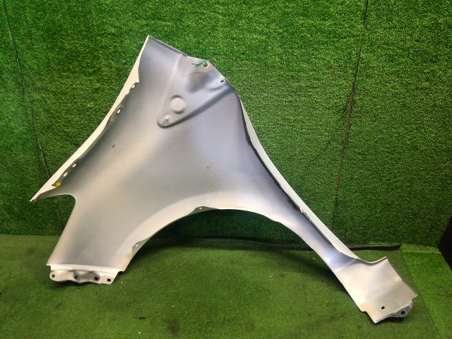 【中古】ヴィッツ DBA-NSP135 右 フロント