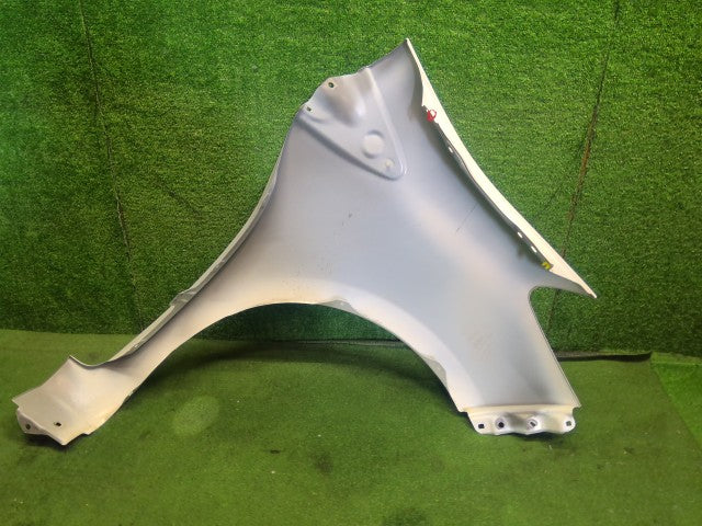 【中古】ヴィッツ DBA-NSP135 左 フロント