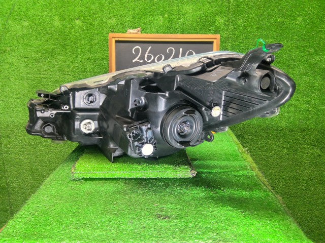 【中古】ヴィッツ DBA-NSP135 右ヘッドランプＡＳＳＹ 81130-52L40