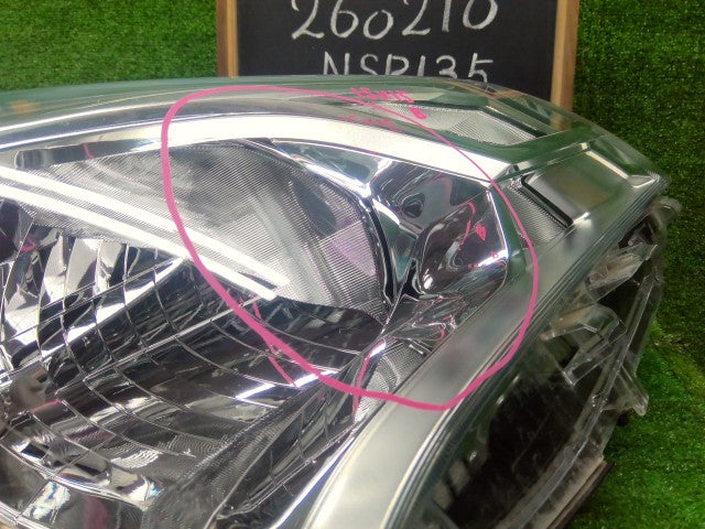 【中古】ヴィッツ DBA-NSP135 右ヘッドランプＡＳＳＹ 81130-52L40