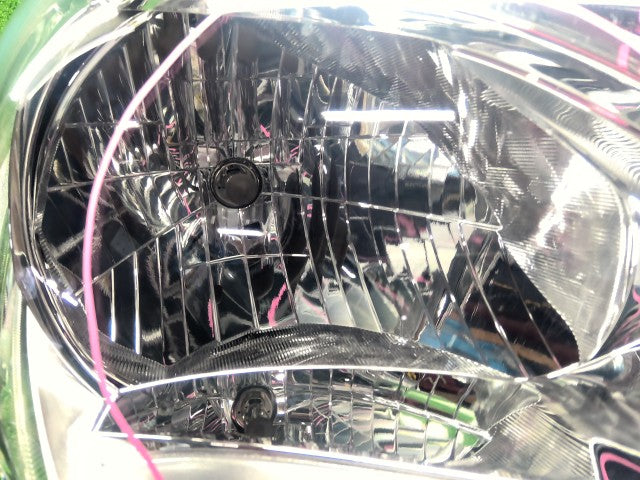 【中古】ヴィッツ DBA-NSP135 右ヘッドランプＡＳＳＹ 81130-52L40