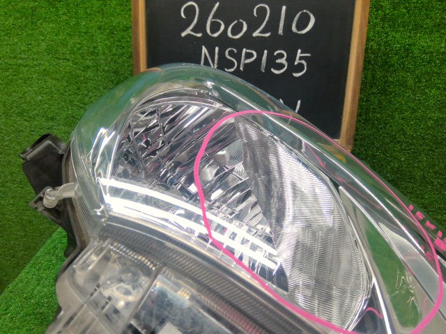 【中古】ヴィッツ DBA-NSP135 右ヘッドランプＡＳＳＹ 81130-52L40