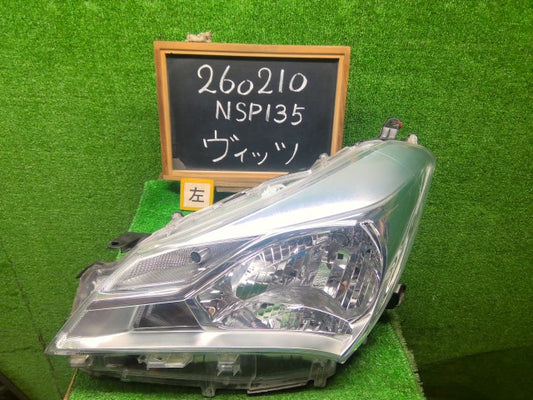 【中古】ヴィッツ DBA-NSP135 左ヘッドランプＡＳＳＹ 81170-52L40