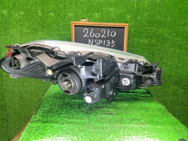 【中古】ヴィッツ DBA-NSP135 左ヘッドランプＡＳＳＹ 81170-52L40