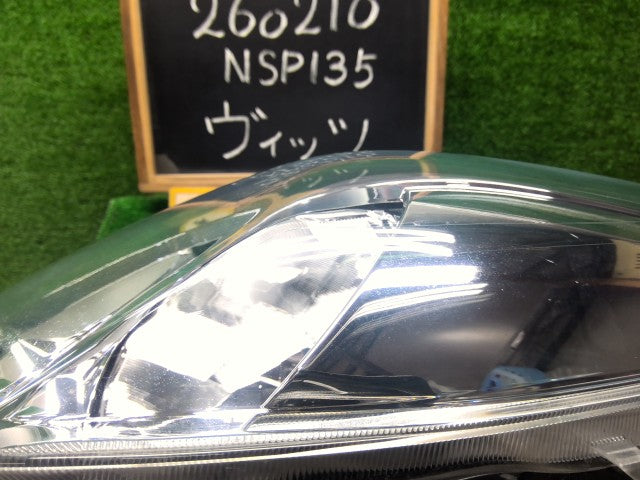 【中古】ヴィッツ DBA-NSP135 左ヘッドランプＡＳＳＹ 81170-52L40