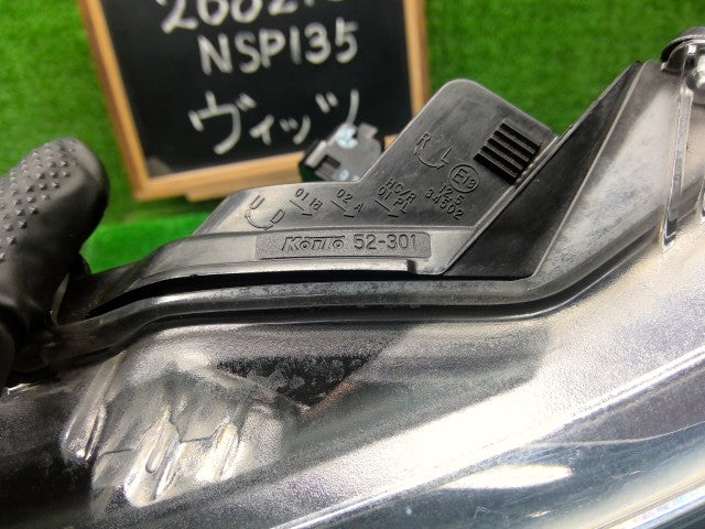 【中古】ヴィッツ DBA-NSP135 左ヘッドランプＡＳＳＹ 81170-52L40