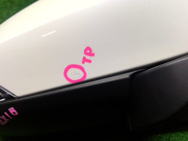 【中古】ヴィッツ DBA-NSP135 右サイドミラー 87910-52B90