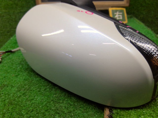 【中古】ヴィッツ DBA-NSP135 右サイドミラー 87910-52B90