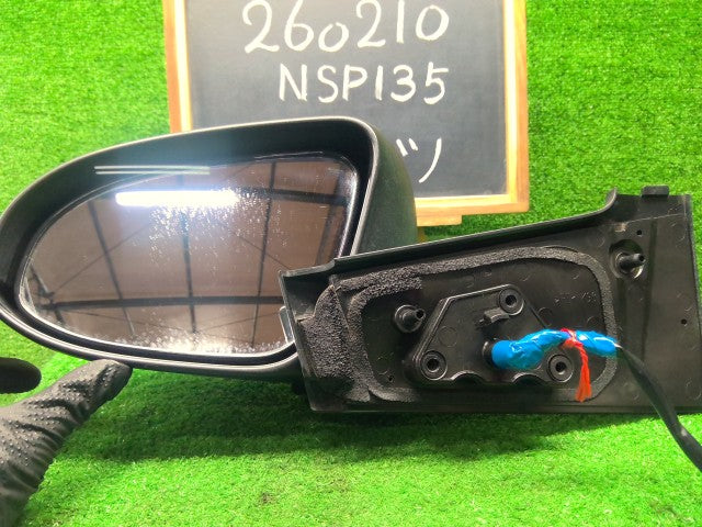 【中古】ヴィッツ DBA-NSP135 左サイドミラー 87940-52B30
