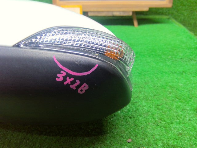 【中古】ヴィッツ DBA-NSP135 左サイドミラー 87940-52B30
