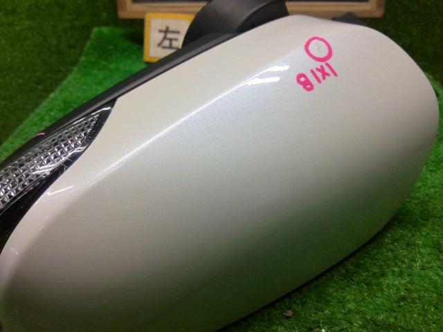 【中古】ヴィッツ DBA-NSP135 左サイドミラー 87940-52B30