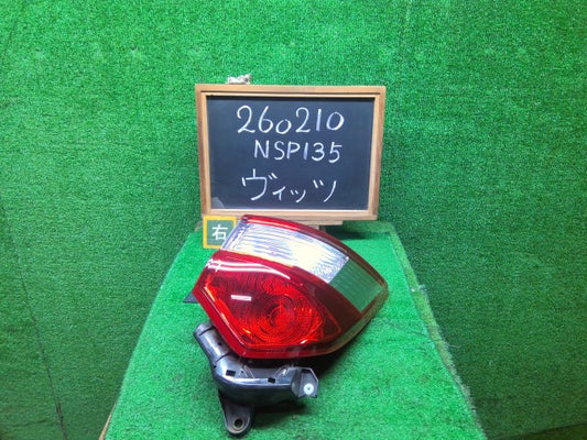 【中古】ヴィッツ DBA-NSP135 右テールランプ 81551-52D21