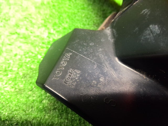 【中古】ヴィッツ DBA-NSP135 右テールランプ 81551-52D21