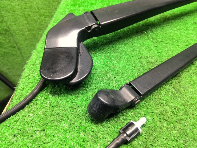 【中古】ヴィッツ DBA-NSP135 フロント ワイパーアーム