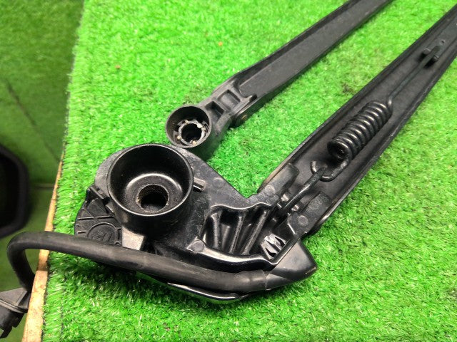 【中古】ヴィッツ DBA-NSP135 フロント ワイパーアーム