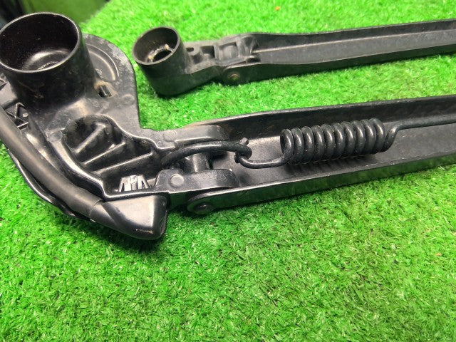 【中古】ヴィッツ DBA-NSP135 フロント ワイパーアーム