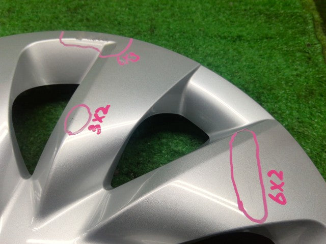 【中古】No2 ヴィッツ DBA-NSP135 ホイールキャップ