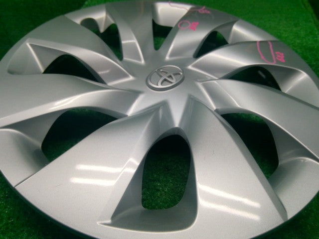 【中古】No2 ヴィッツ DBA-NSP135 ホイールキャップ