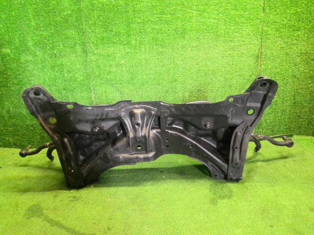 【中古】ヴィッツ DBA-NSP135 フロント メンバー