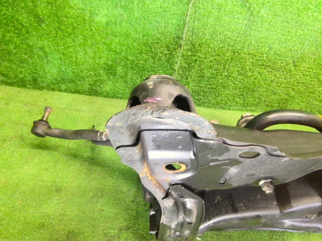 【中古】ヴィッツ DBA-NSP135 フロント メンバー