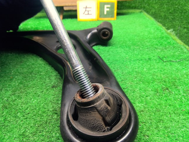 【中古】ヴィッツ DBA-NSP135 左 フロント