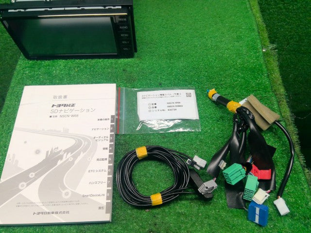 【中古】ヴィッツ DBA-NSP135 NSCN-W68 カーナビゲーション