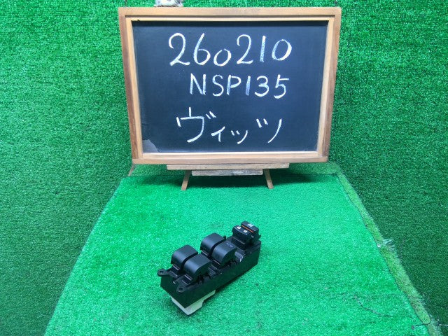 【中古】ヴィッツ DBA-NSP135 パワーウインドウスイッチ 84820-52430