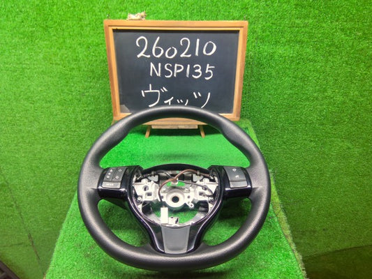 【中古】ヴィッツ DBA-NSP135 ステアリングホイール 45100-52480-C1
