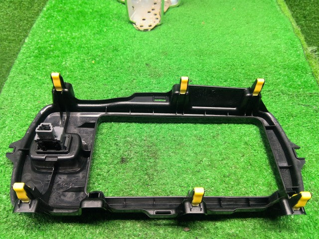 【中古】ヴィッツ DBA-NSP135 オーディオパネル 55405-52B90