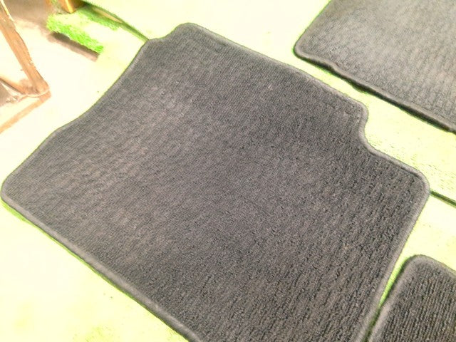 【中古】ヴィッツ DBA-NSP135 フロアマット