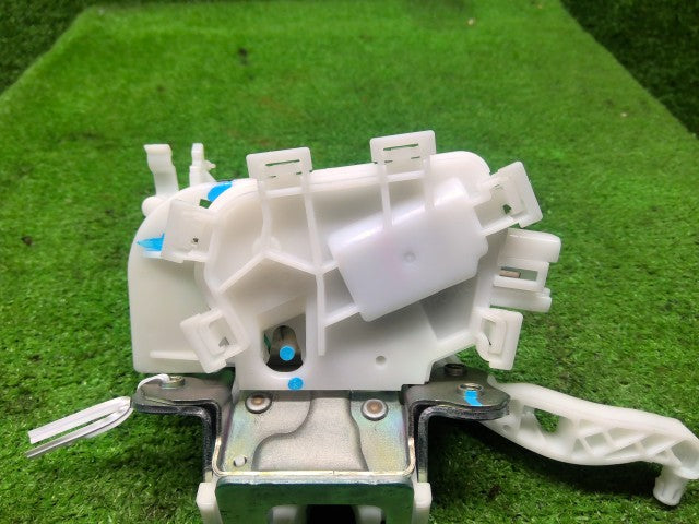 【中古】デイズルークス DBA-B21A バックドアロックソレノイド 90502-6A00E