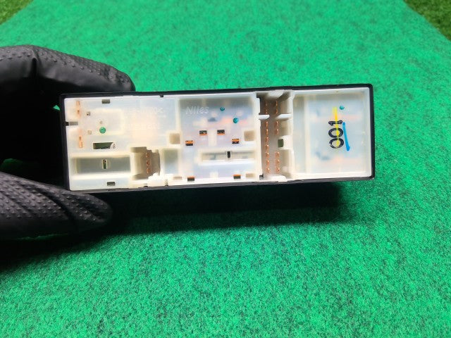 【中古】デイズルークス DBA-B21A パワーウインドウスイッチ 25400-6A00F