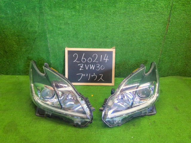 【中古】プリウス DAA-ZVW30 ヘッドランプ左右セット 81110-47411