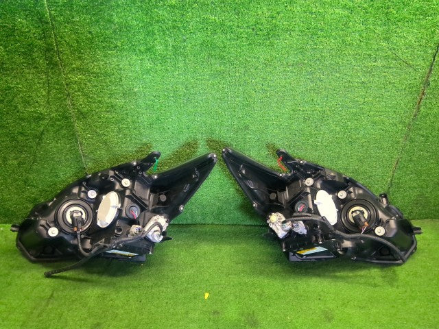 【中古】プリウス DAA-ZVW30 ヘッドランプ左右セット 81110-47411
