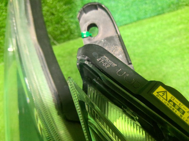 【中古】プリウス DAA-ZVW30 ヘッドランプ左右セット 81110-47411
