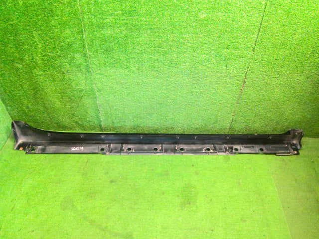 【中古】プリウス DAA-ZVW30 左サイドステップ 75860-47010-C0