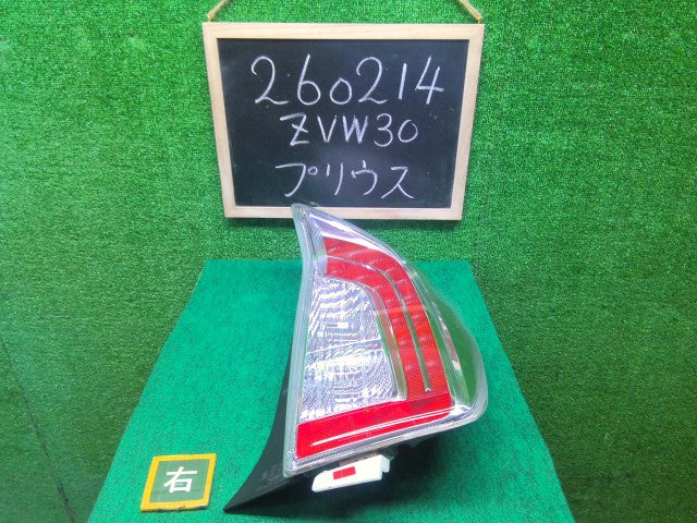 【中古】プリウス DAA-ZVW30 右テールランプ 81550-47170